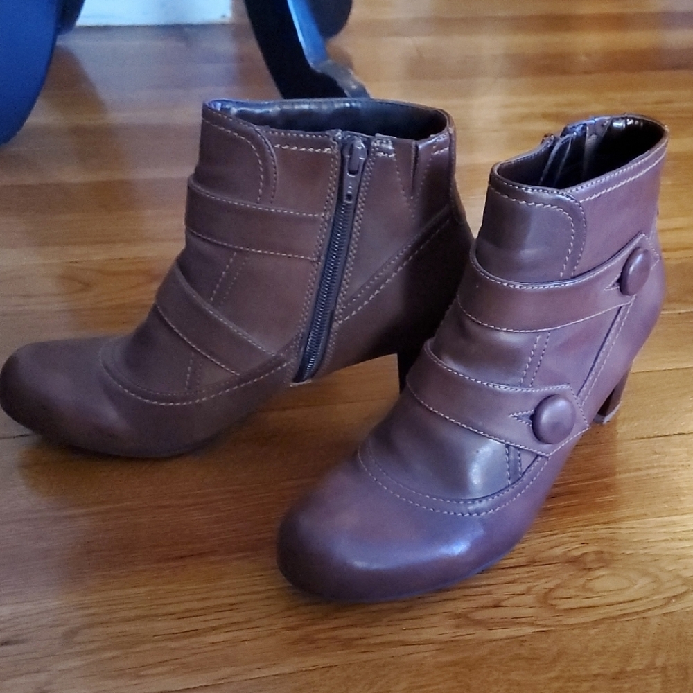 Elegant Brown Ankle Booties - Picture 2 of 6